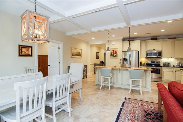 105 Gascoigne Ave 102, St Simons Island, GA 31522