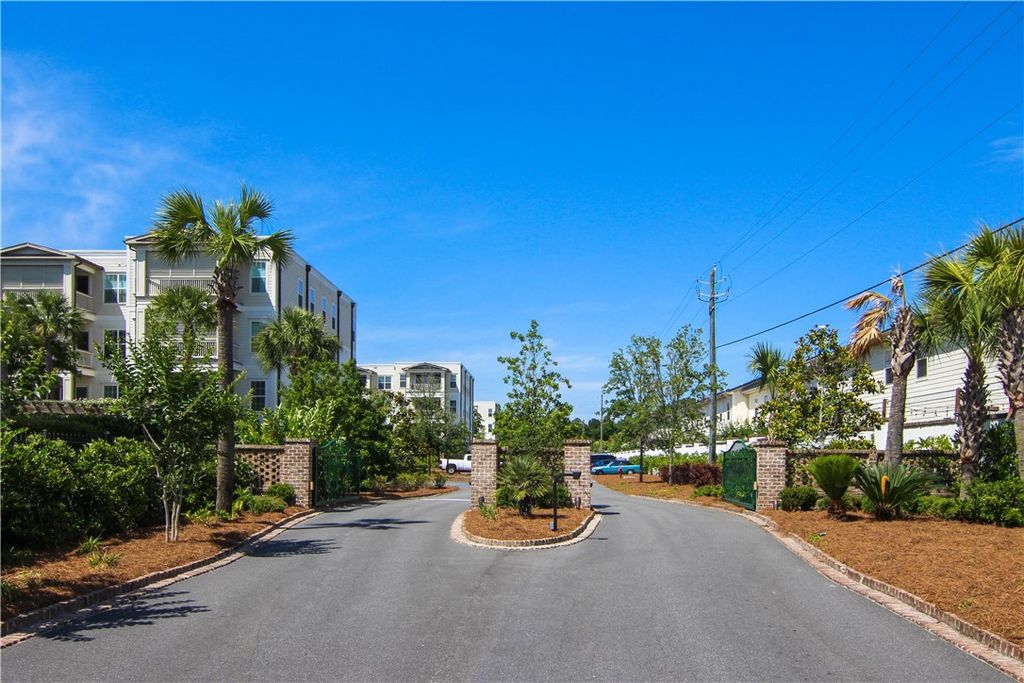 105 Gascoigne Ave 102, St Simons Island, GA 31522