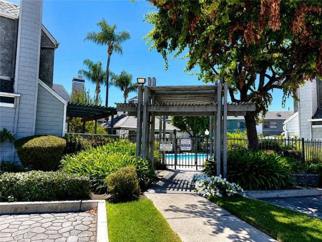 1212 S Barranca B, Glendora, CA 91740