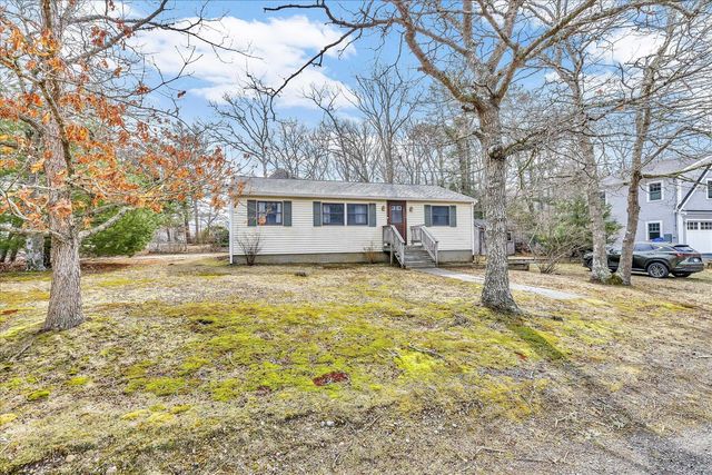 104 Edgewater Drive W, Teaticket, MA 02536