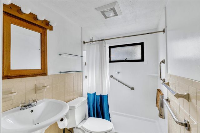 104 Edgewater Drive W, Teaticket, MA 02536