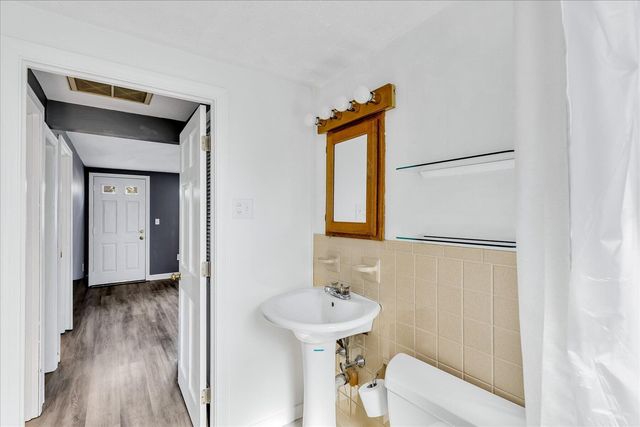 104 Edgewater Drive W, Teaticket, MA 02536