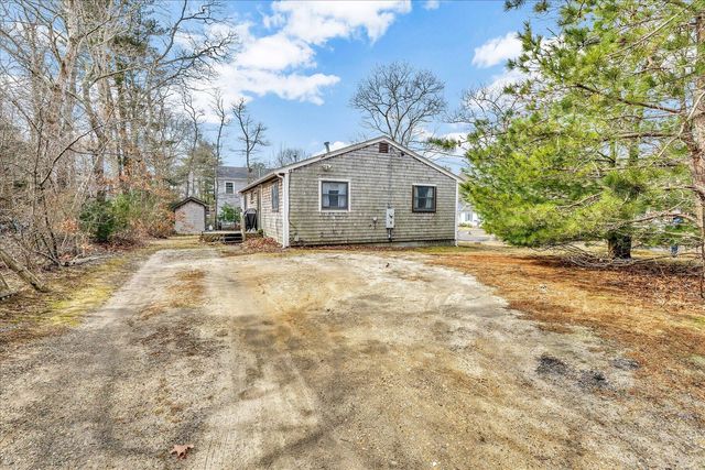 104 Edgewater Drive W, Teaticket, MA 02536