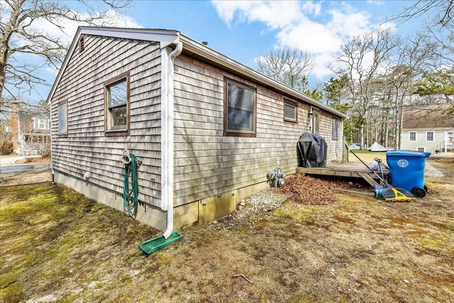 104 Edgewater Drive W, Teaticket, MA 02536