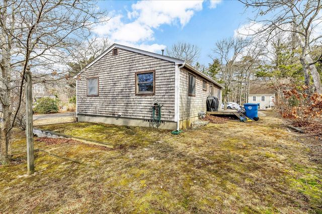 104 Edgewater Drive W, Teaticket, MA 02536
