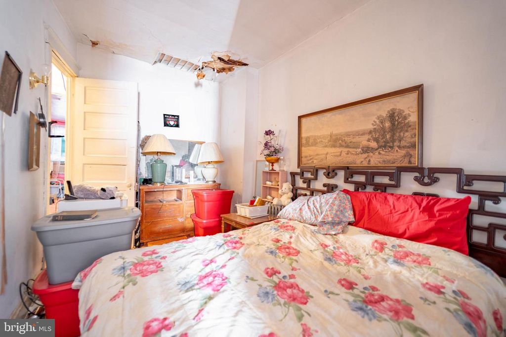 Image 12 of property listing at 2132 N WOLFE ST, Baltimore, MD 21213