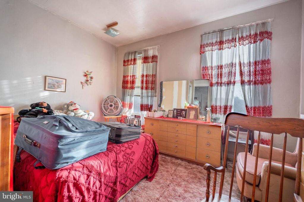 Image 13 of property listing at 2132 N WOLFE ST, Baltimore, MD 21213