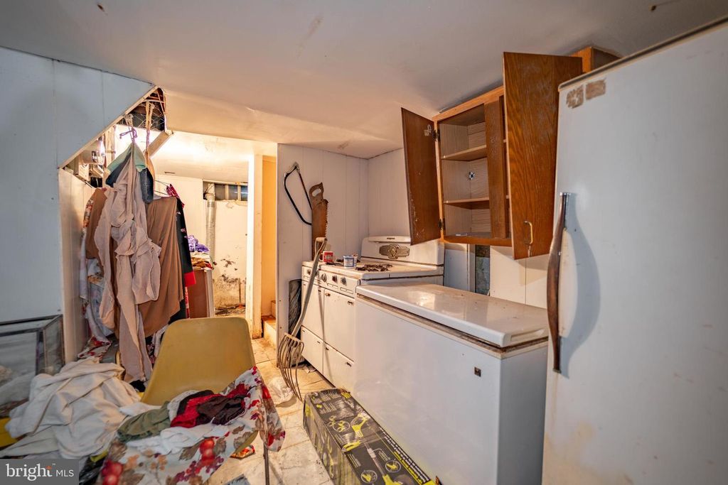 Image 18 of property listing at 2132 N WOLFE ST, Baltimore, MD 21213