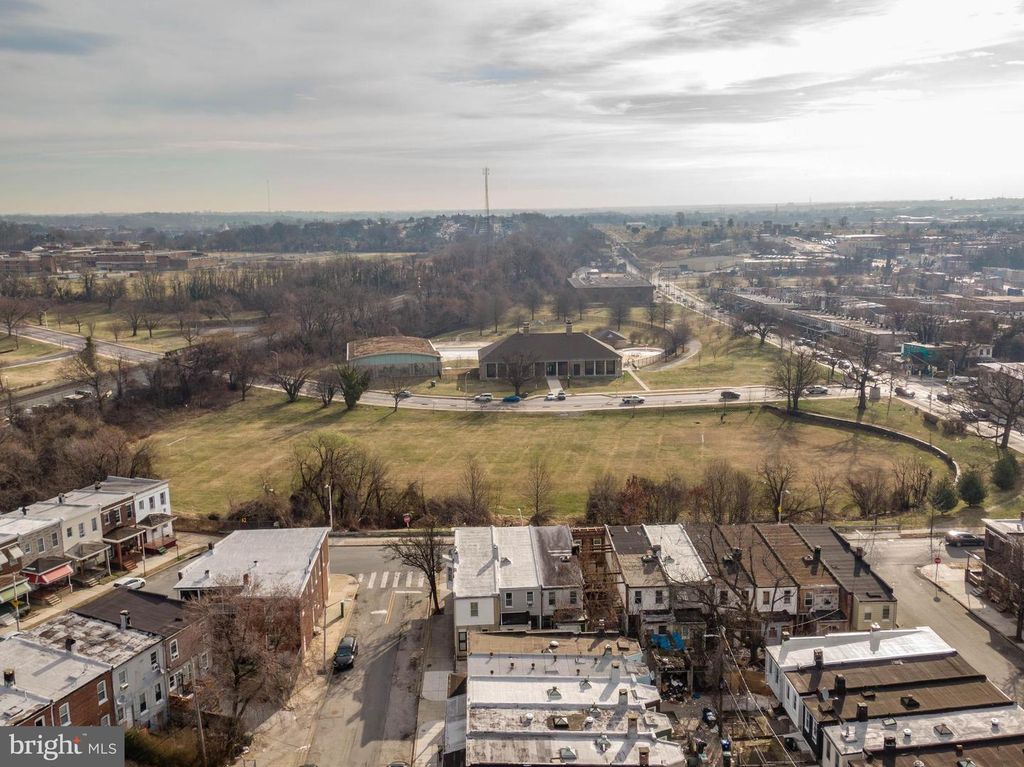 Image 24 of property listing at 2132 N WOLFE ST, Baltimore, MD 21213