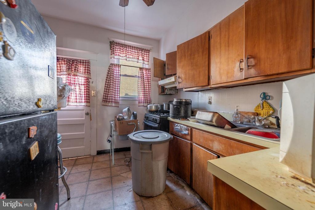 Image 9 of property listing at 2132 N WOLFE ST, Baltimore, MD 21213