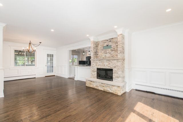 114 N Elm Street, Mount Prospect, IL 60056