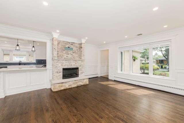 114 N Elm Street, Mount Prospect, IL 60056