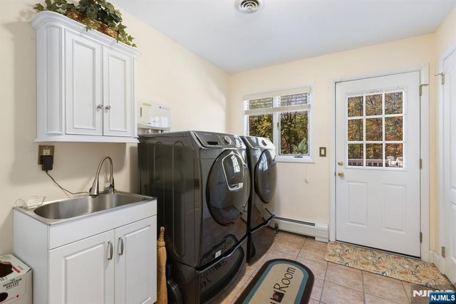 1090 High Mountain Road, Franklin Lakes, NJ 07417