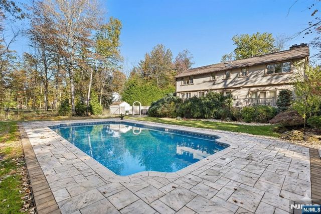 1090 High Mountain Road, Franklin Lakes, NJ 07417