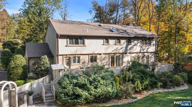 1090 High Mountain Road, Franklin Lakes, NJ 07417