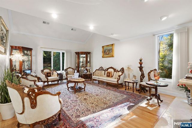 1090 High Mountain Road, Franklin Lakes, NJ 07417