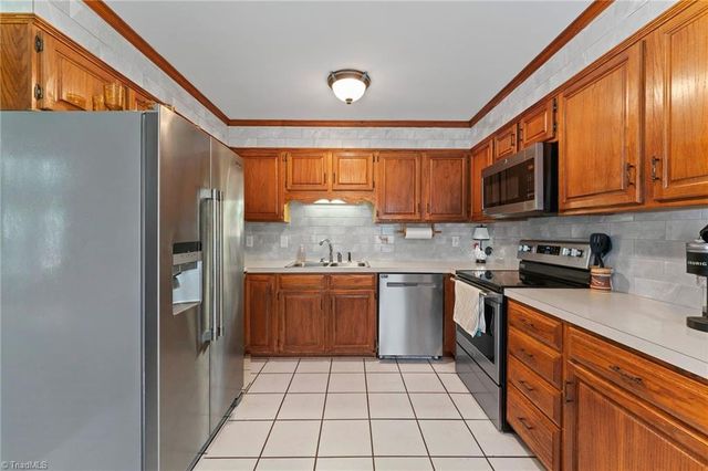 5754 Stanleyville Drive, Winston-salem, NC 27105