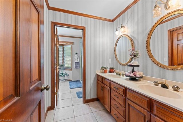 5754 Stanleyville Drive, Winston-salem, NC 27105