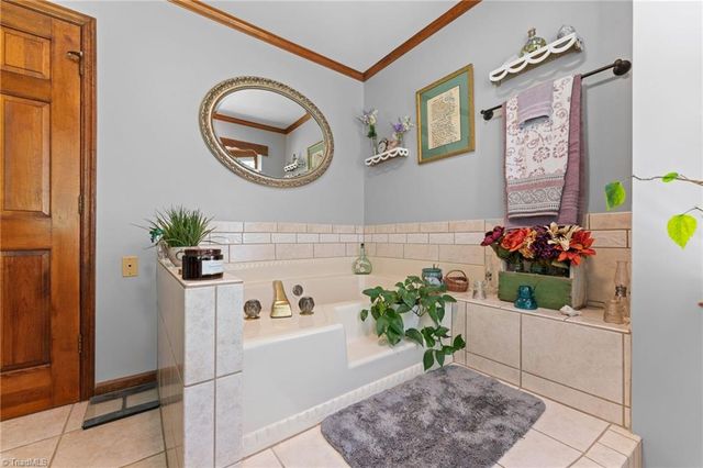 5754 Stanleyville Drive, Winston-salem, NC 27105