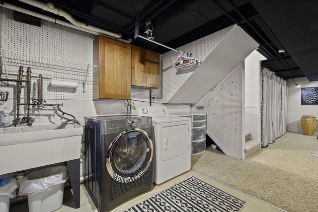 5837 Woods Edge Road, Fitchburg, WI 53711