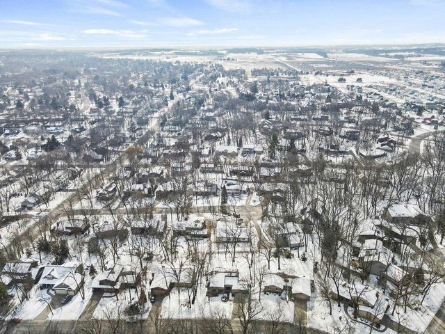 5837 Woods Edge Road, Fitchburg, WI 53711