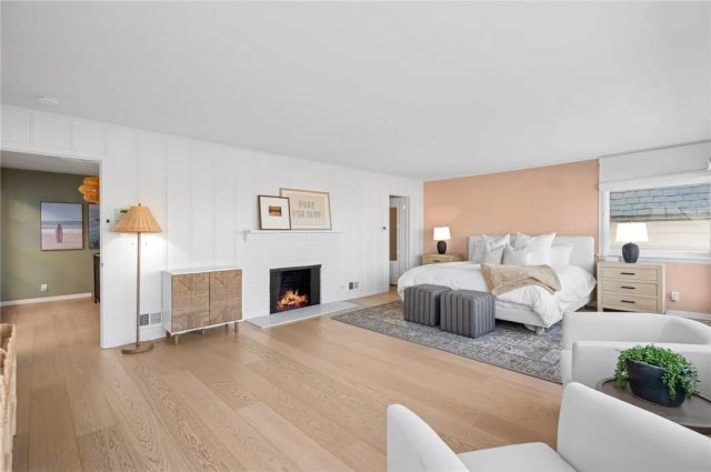 1411 E Bay, Newport Beach, CA 92661