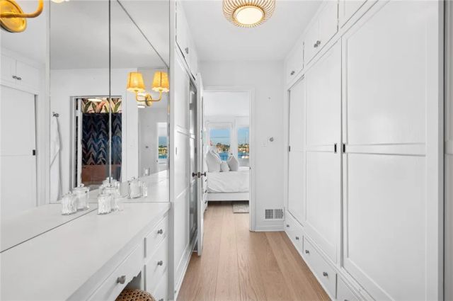 1411 E Bay, Newport Beach, CA 92661