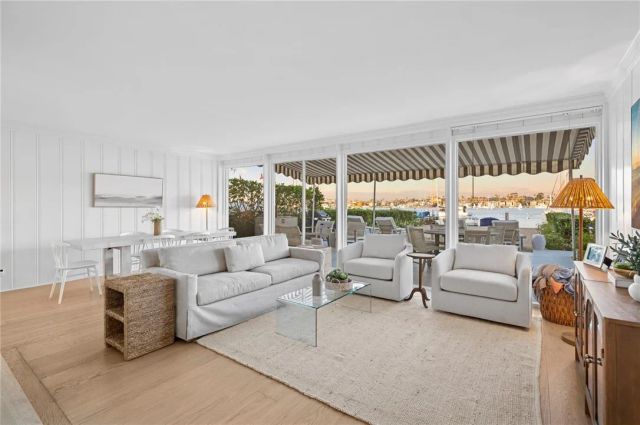 1411 E Bay, Newport Beach, CA 92661