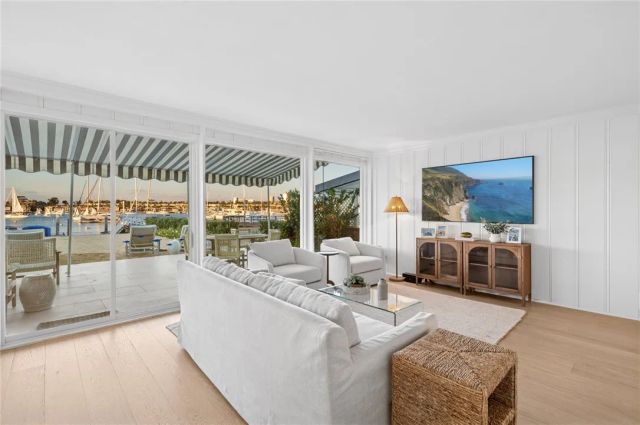 1411 E Bay, Newport Beach, CA 92661