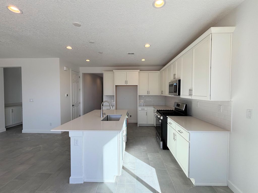 Image 7 of property listing at 3161 Wolf Tail Loop NE, Rio Rancho, NM 87144