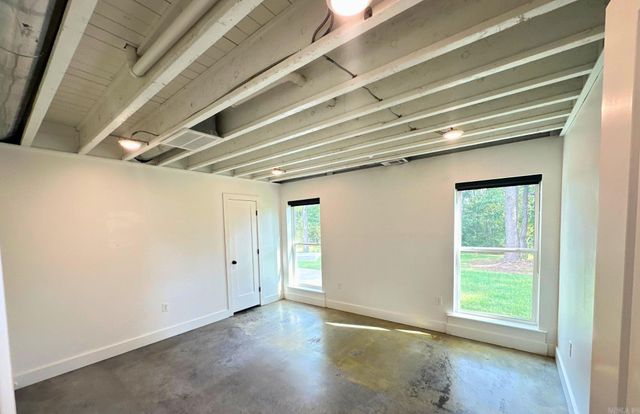 2 Ellzey Ln, Greenbrier, AR 72058