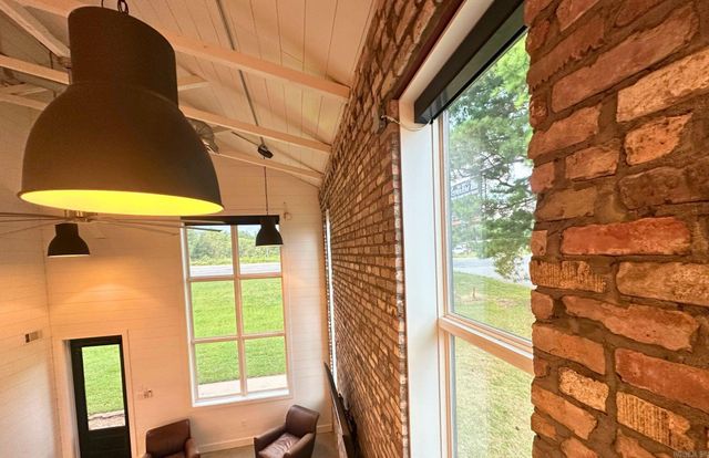 2 Ellzey Ln, Greenbrier, AR 72058