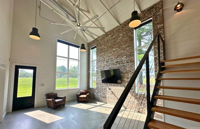 2 Ellzey Ln, Greenbrier, AR 72058