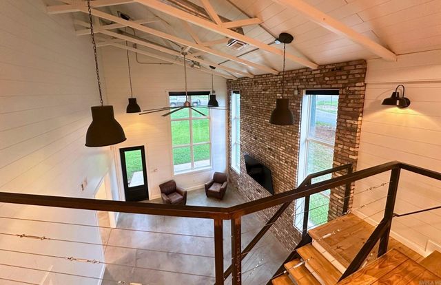 2 Ellzey Ln, Greenbrier, AR 72058