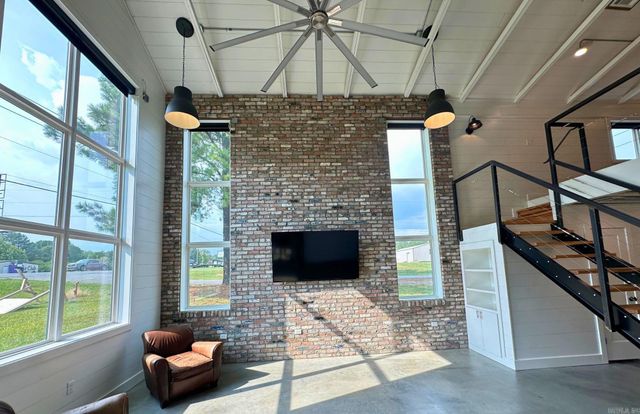 2 Ellzey Ln, Greenbrier, AR 72058