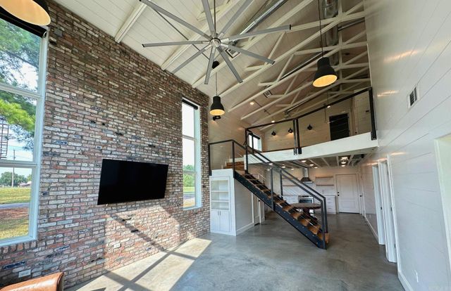 2 Ellzey Ln, Greenbrier, AR 72058