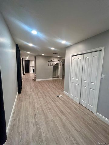 2601 Illinois Avenue, Flint, MI 48506