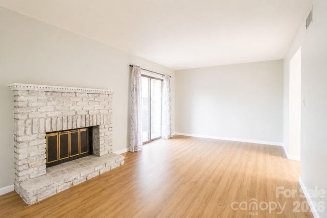 1330 5th Street NE 131, Hickory, NC 28601