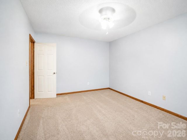 1330 5th Street NE 131, Hickory, NC 28601