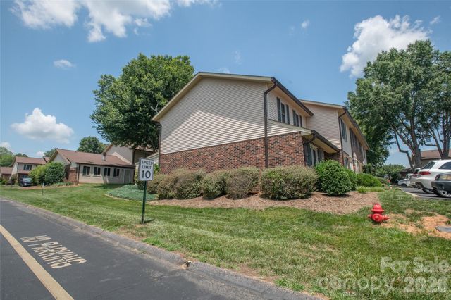 1330 5th Street NE 131, Hickory, NC 28601