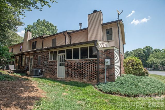1330 5th Street NE 131, Hickory, NC 28601