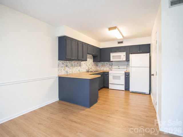 1330 5th Street NE 131, Hickory, NC 28601