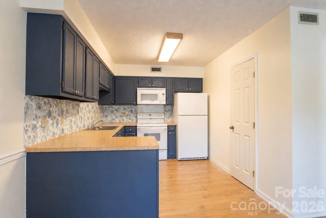 1330 5th Street NE 131, Hickory, NC 28601