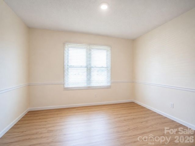 1330 5th Street NE 131, Hickory, NC 28601