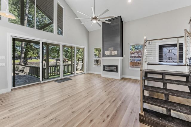 50 Hunters Creek Drive, Huntsville, TX 77340