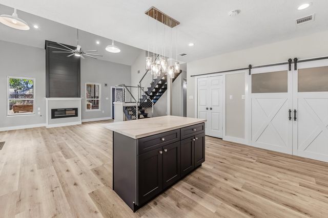 50 Hunters Creek Drive, Huntsville, TX 77340