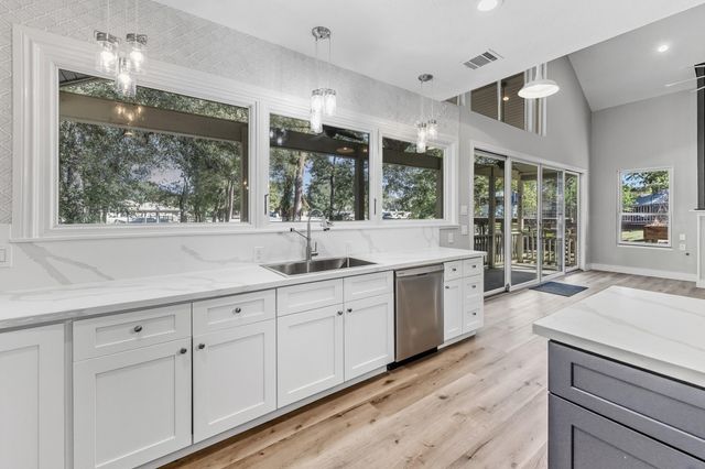 50 Hunters Creek Drive, Huntsville, TX 77340