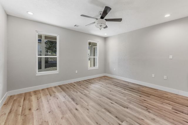 50 Hunters Creek Drive, Huntsville, TX 77340