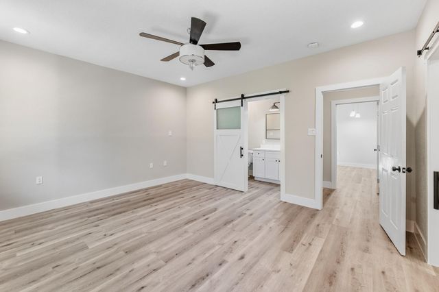 50 Hunters Creek Drive, Huntsville, TX 77340