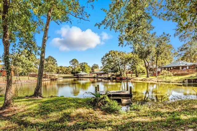 50 Hunters Creek Drive, Huntsville, TX 77340